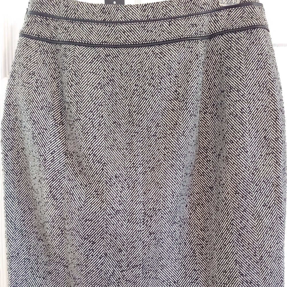 White House Black Market Skirt